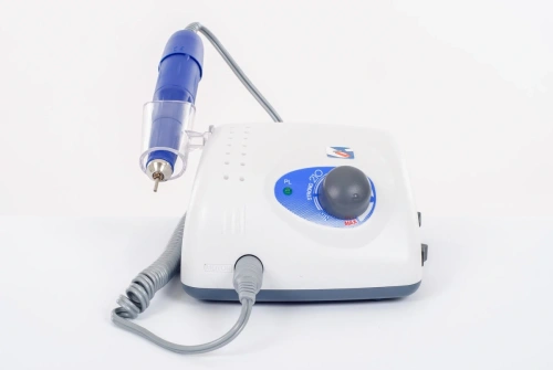 STRONG 210 SAESHIN máquina de manicura con pieza de mano 105L, hasta 40000 rotaciones/minuto
